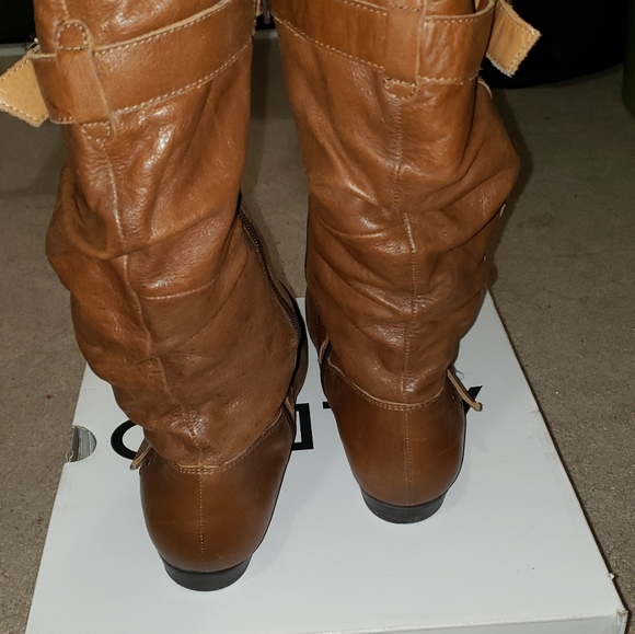 Boots - Picture 6 of 9